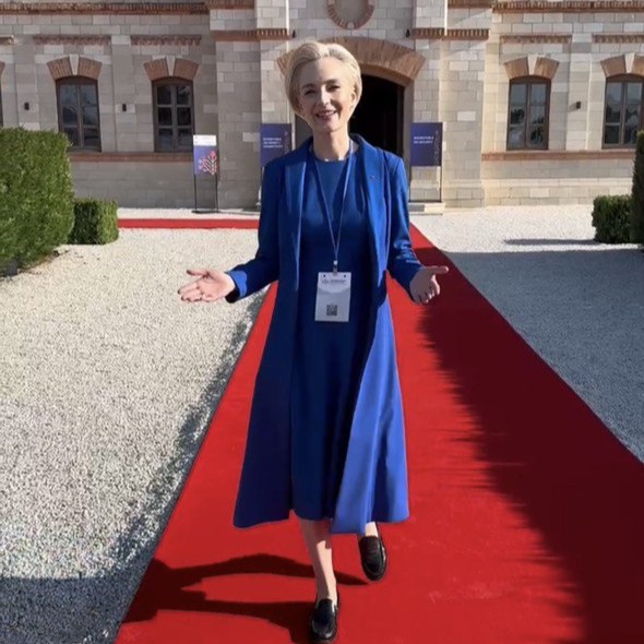 Consultanță pentru Summitul Comunității Politice Europene.